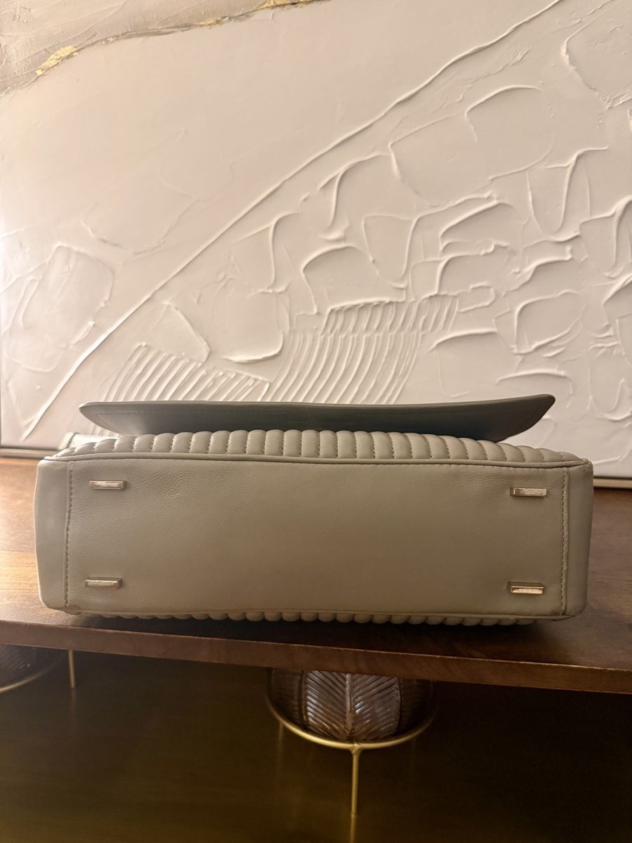 DKNY Taschen für Damen: DKNY Handtasche aus Leder – Gebraucht aus Wallisellen von val_mtp5 3