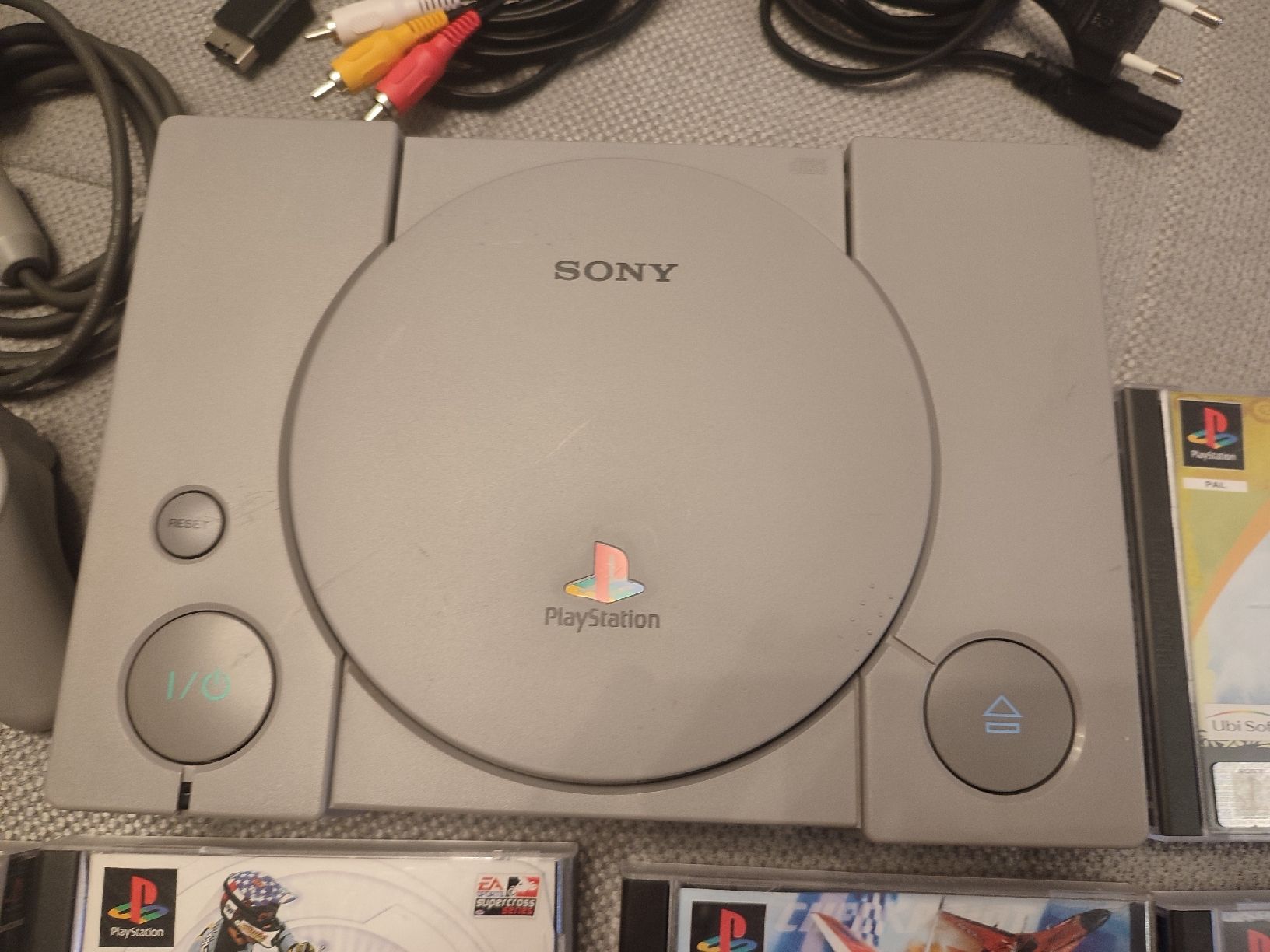Sony Console: PS1 (SCPH-9002) + 5 Games – Usato da Bougy-Villars venduto da Vogue 3