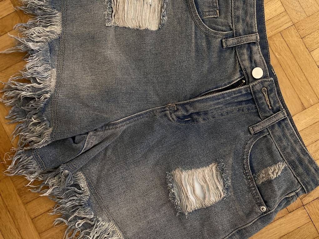 Jeans: Short jeans  – Nuovo e nell'imballaggio originale da Lausanne venduto da tol_8f65 1