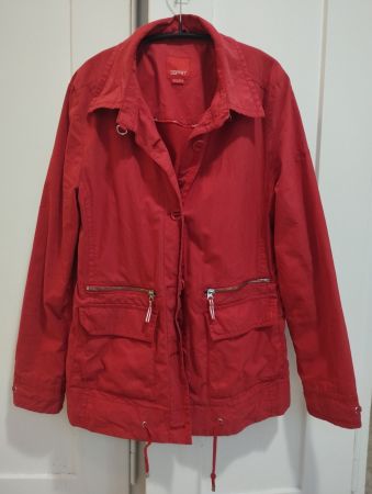 Rote Jacke Grösse S mit vielen Taschen