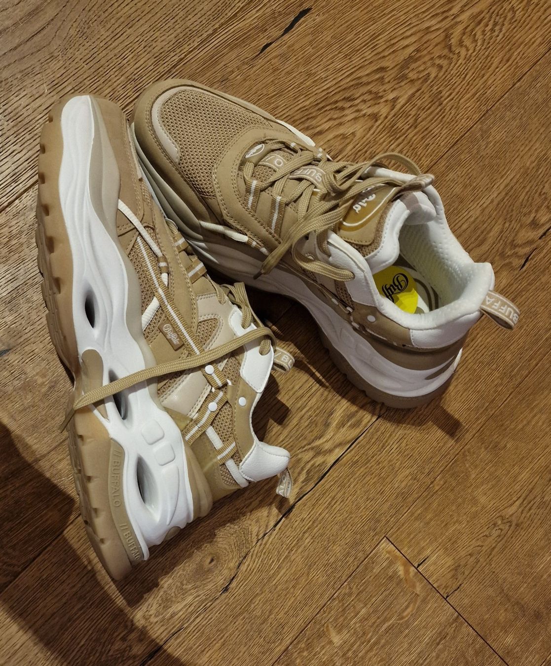 Buffalo Scarpe da donna: Buffalo Sneaker Damen – Usato da Alpnach Dorf venduto da Schanein 1