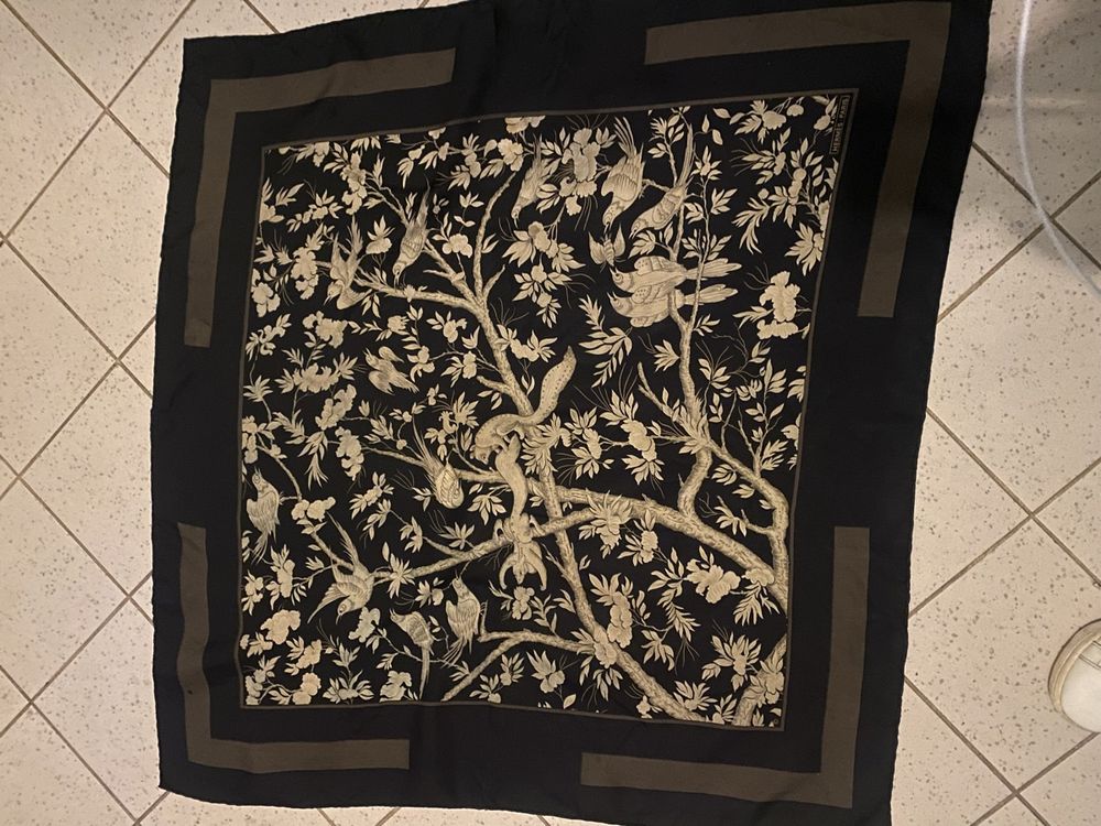 Foulard Carré Vintage 90x90 Cm – Motif Voitures Berliet – Polyester – Occasion