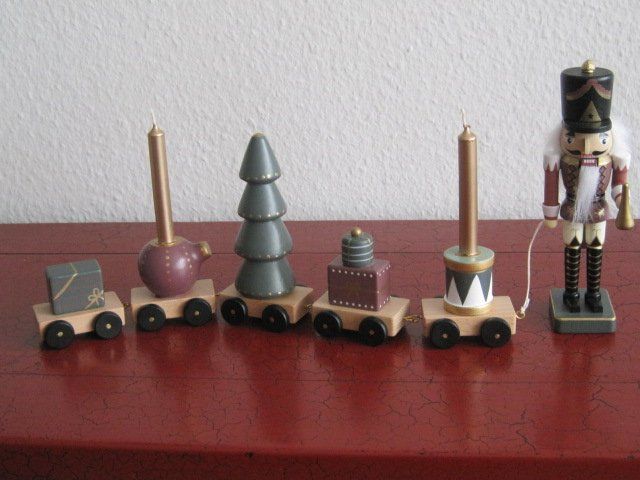 Bloomingville Tutte le decorazioni: Nussknacker mit Weihnachtszug – Usato da Basel venduto da cronat