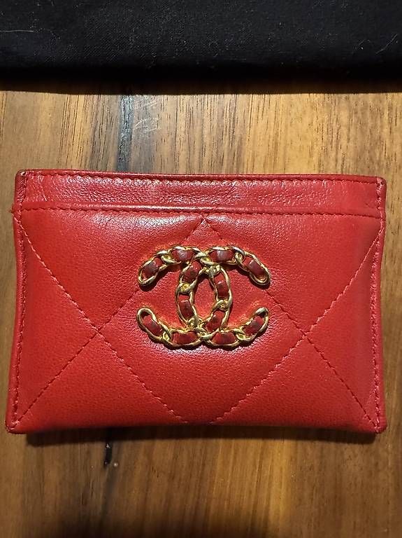 Chanel Altro in  Abbigliamento & Accessori: Chanel Kartenetui 19 in Rot – Usato da Glattbrugg venduto da jvasovic 1