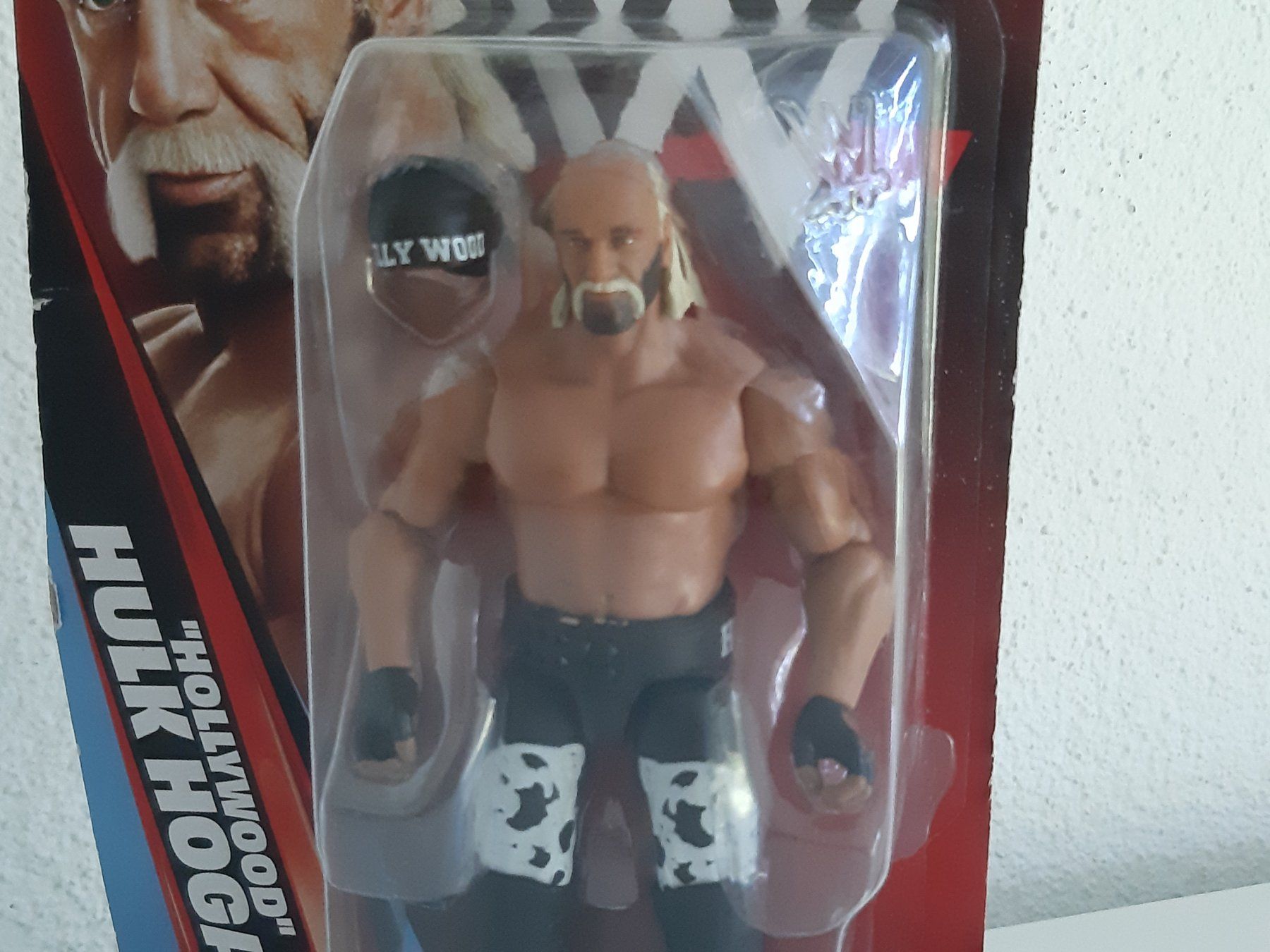 WWE Statuette: WWE Basic Series 165 "Hollywood" Hulk Hogan Action Figure – Nuovo e nell'imballaggio originale da Buchs SG venduto da Bray_Law 4
