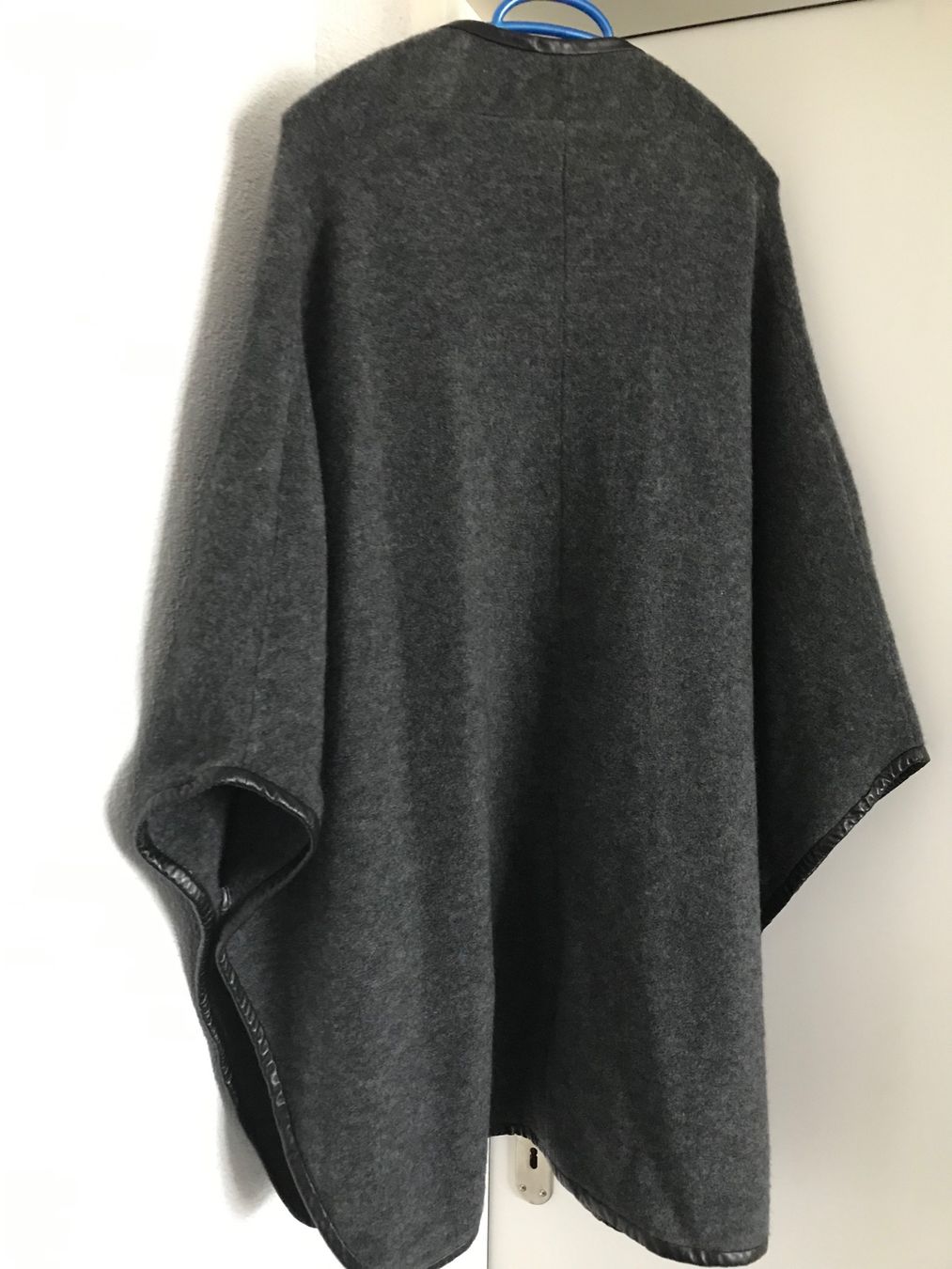Jacken: Poncho, Gr. 40, Grau mit Lederapplikationen – Gebraucht aus Niederteufen von mix18 3