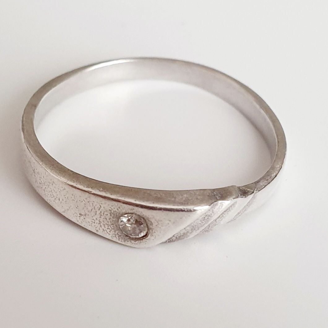 Anelli: silber Ring 925 mit einem kleinen Stein gr. 16,7 mm  – Usato da Kreuzlingen venduto da Wunderkiste123