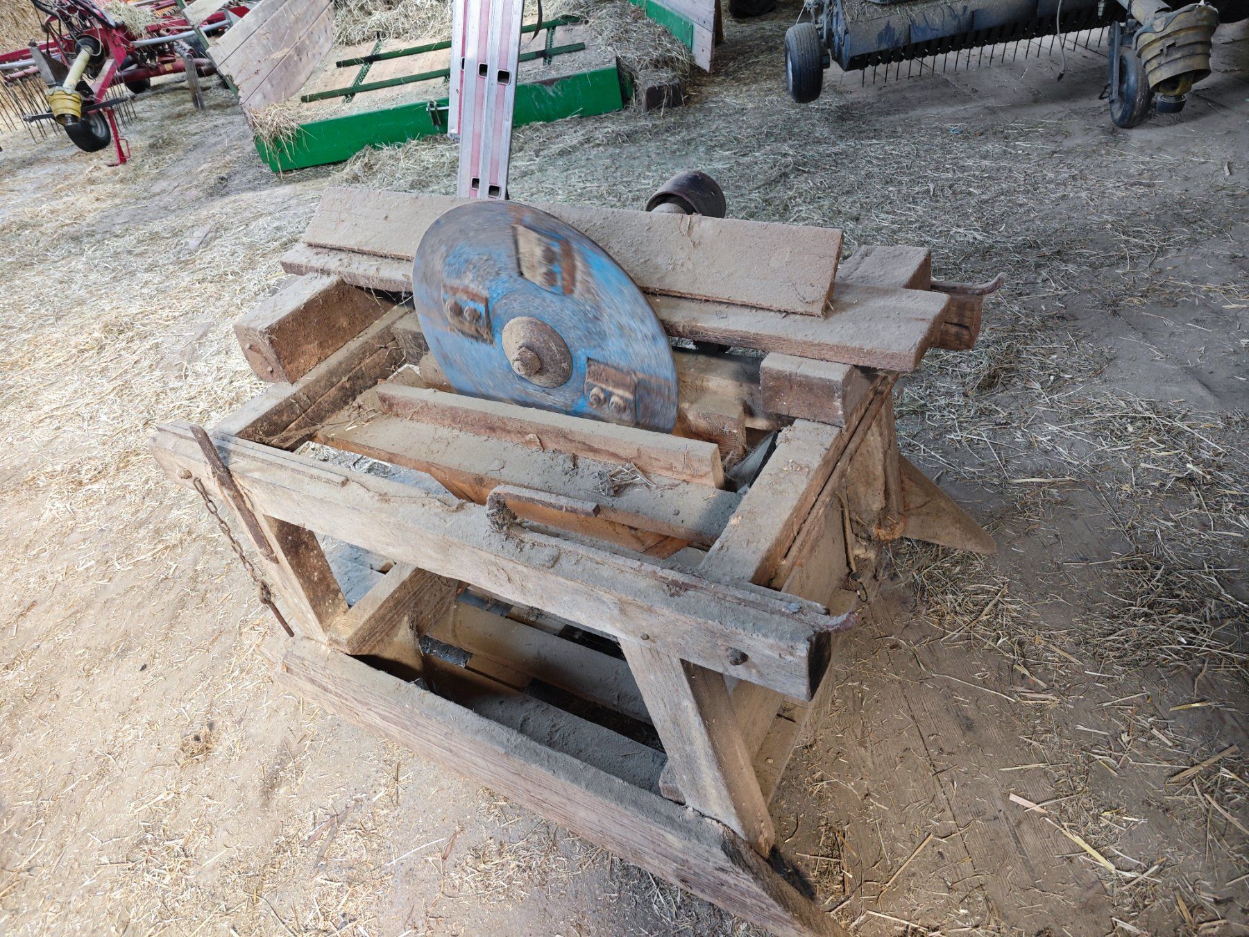 Alle Maschinen: Pfahlschnitz Maschine mit Schärfstein – Gebraucht aus Weisslingen von trueb1