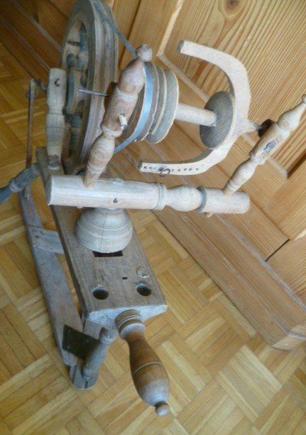 Ruote per filare: Uraltes Spinnrad als Dekoration – Usato da Effretikon venduto da Heimstudio 4