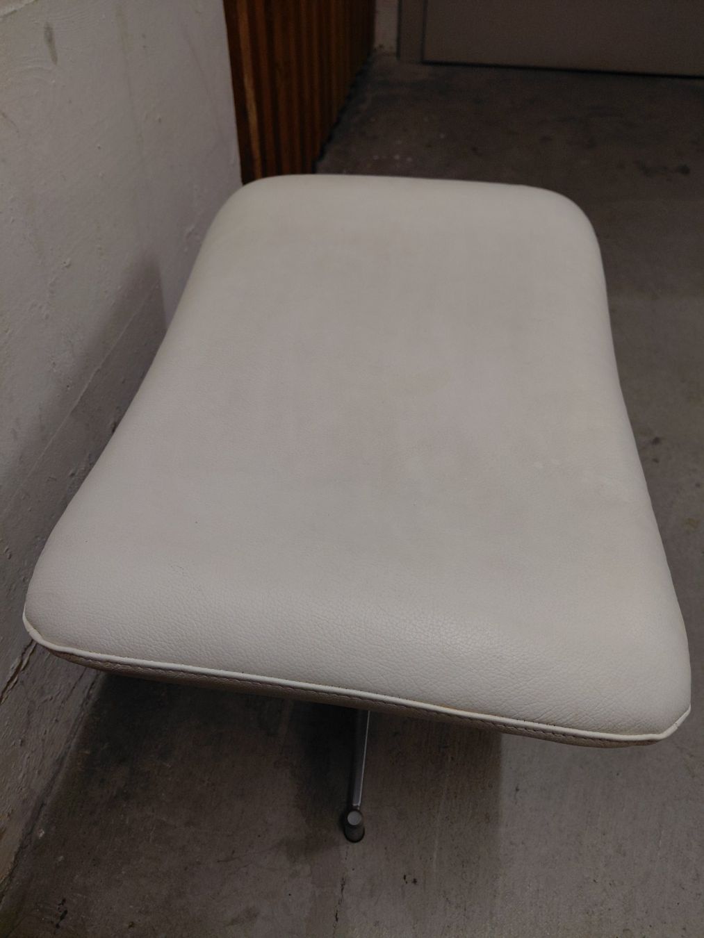 Sgabelli: Ottomane (eventuell Cassina) – Usato da Zürich venduto da benski34 4