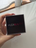 Huda Beauty Easy Bake Puder