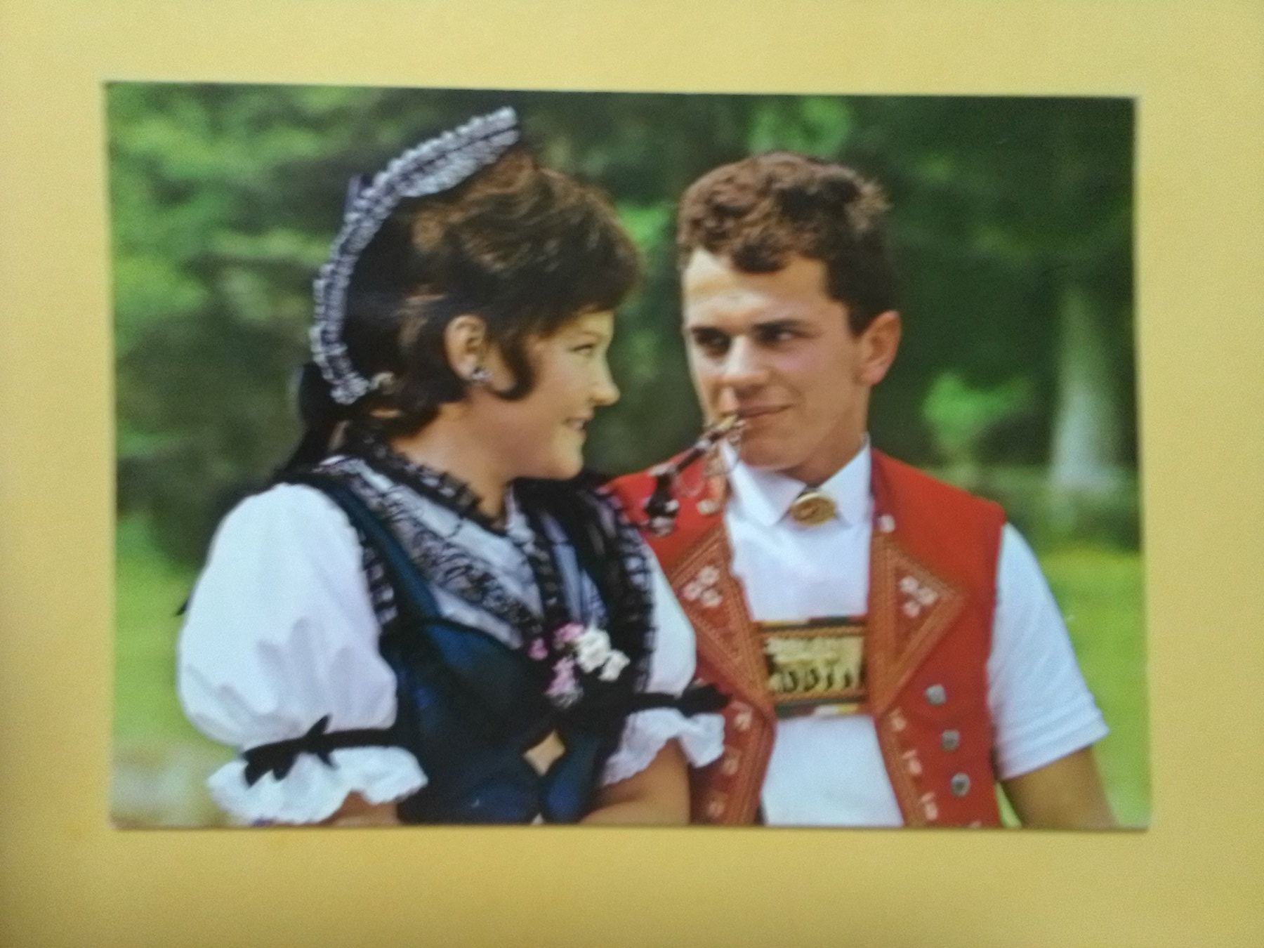 Cartoline postali: Appenzell Trachten Paar Folklore – Usato da Küttigen venduto da Melisch1000