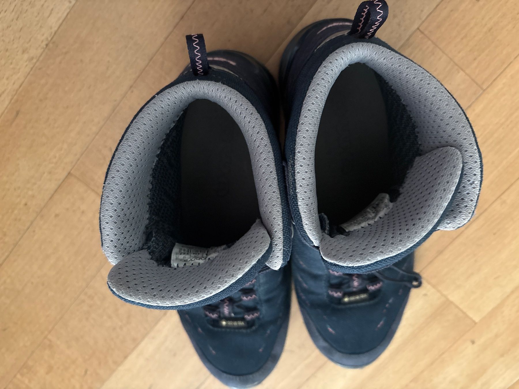 Lowa Schuhe für Mädchen: Lowa Wanderschuhe dunkelblau Gr.36 – Gebraucht aus Winterthur von Maciej123 1