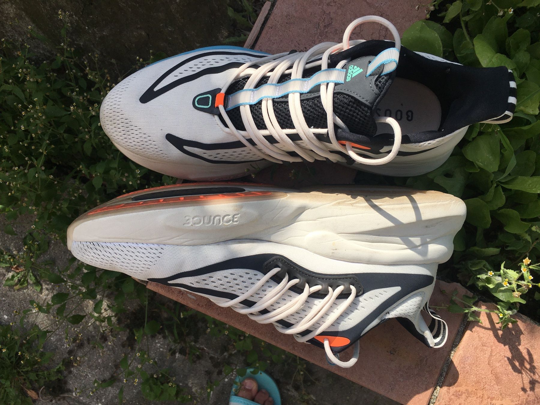 Adidas Herrenschuhe: ADIDAS ALPHABOOST V1 chalk white/pulse mint/screaming orange – Gebraucht aus Bellinzona von nikita.webp 2