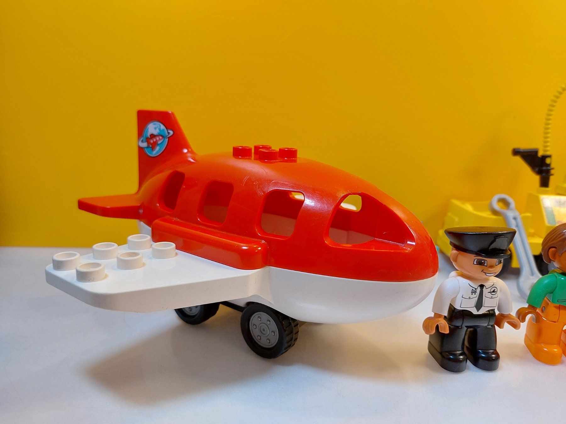 Lego Kit di costruzioni: LEGO Duplo 10590 Flugzeug mit Flughafen – Usato da St.Gallen venduto da TinasBauundSpiel 1