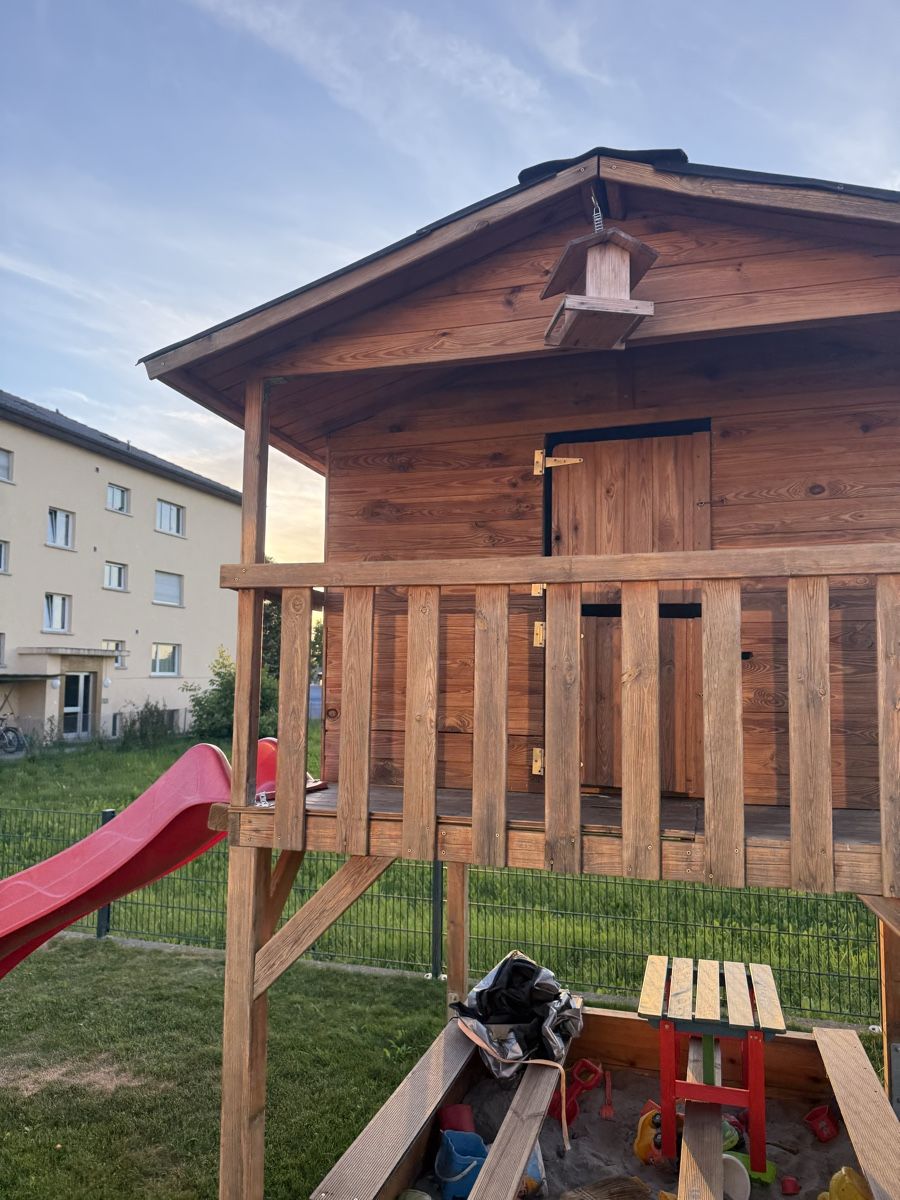 Casette per bambini: Cabane en bois avec toboggan et bac à sable – Usato da Tentlingen venduto da DELBAST 5