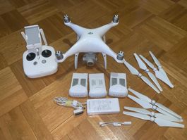 DJI Phantom 4 Drone avec accessoires