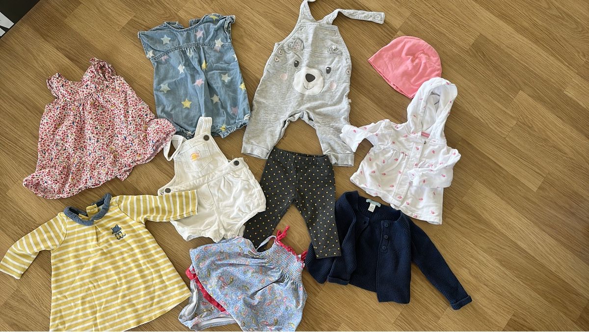 Lotti & Set di vestiti: Mädchen Kleiderpaket Grösse 62-74! – Usato da Rüschlikon venduto da Retobernina