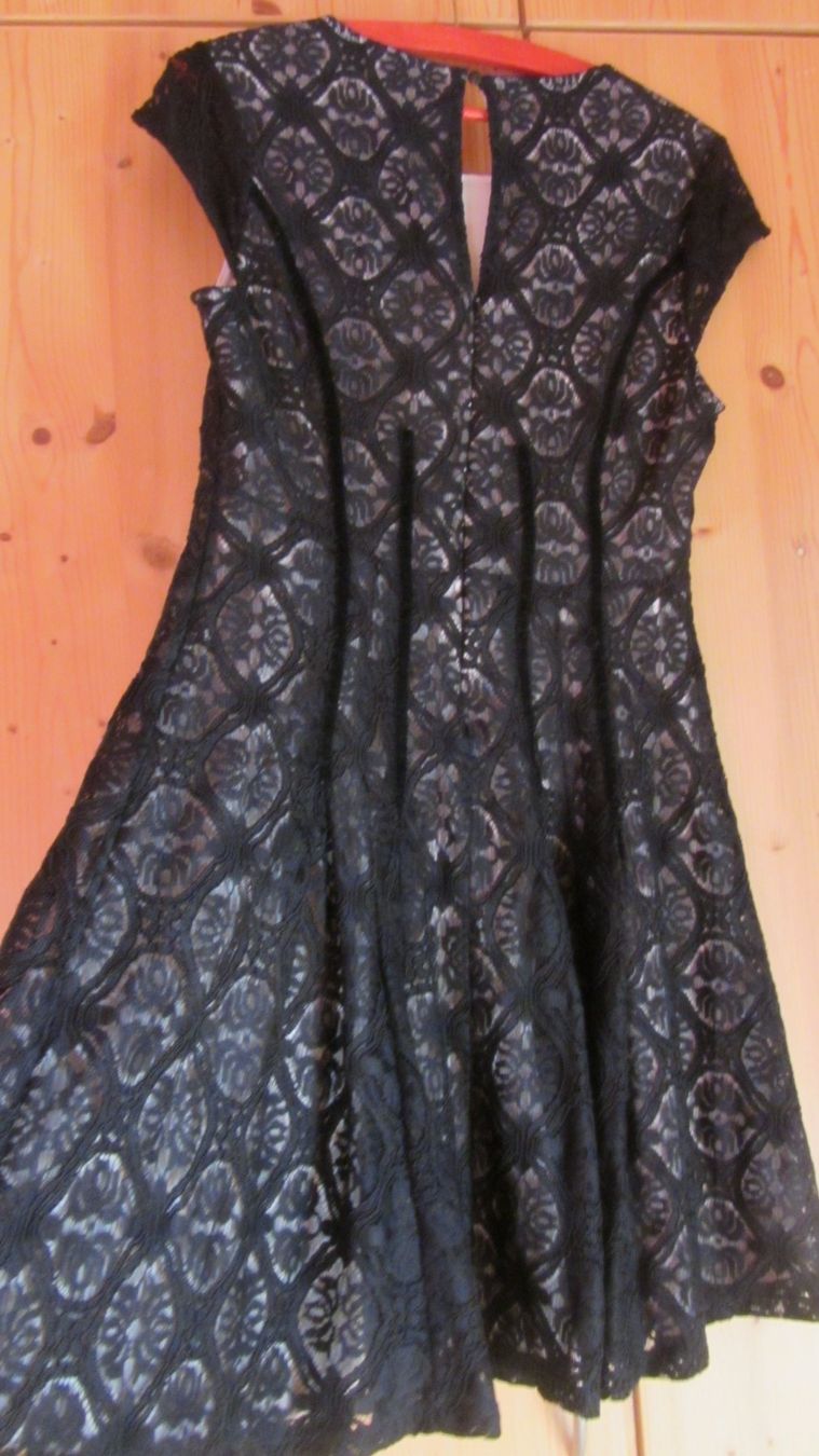 Kleider: Robe noire avec dessous rose poudré 40 – Gebraucht aus Oberried FR von berg04 1