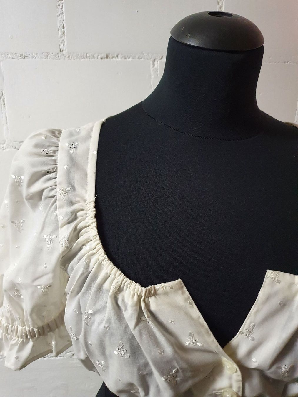 Camicette: Neu: "Rose " / Dirndl Bluse / Gr. 44 / creme – Nuovo (secondo la descrizione) da Muri AG venduto da Edlerweiss 2