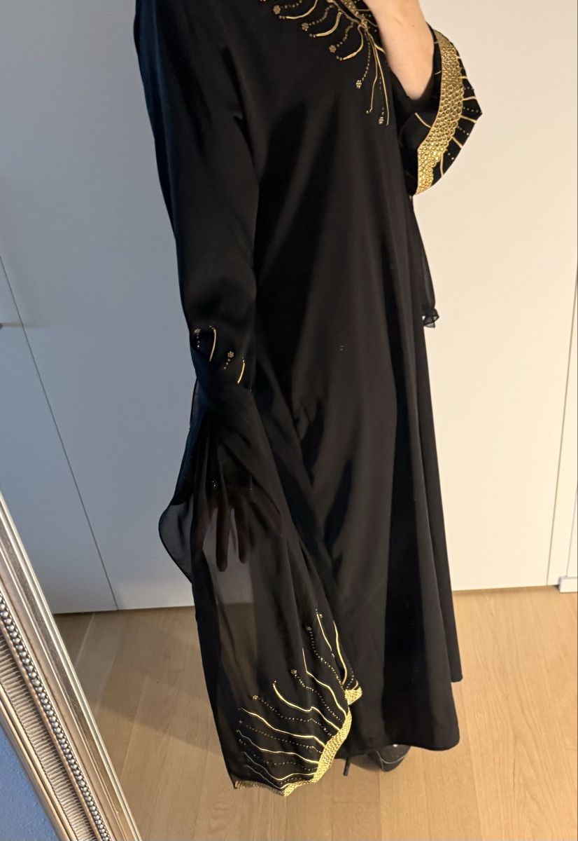 Vestiti: Schwarze Abaya kaftan mit Goldmuster neu 40 onesize – Nuovo (secondo la descrizione) da Staad SG venduto da Chirrari 3