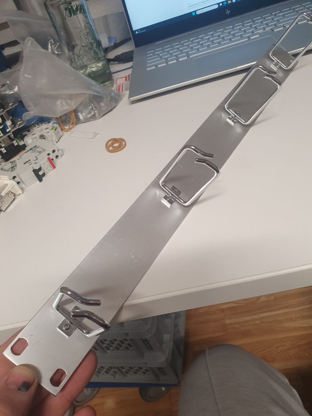 Racks & Cavalletti: Kabelführung 19" Rangierpanel Kabelführungspanel 70mm – Usato da Zürich venduto da Alibaba1234 1