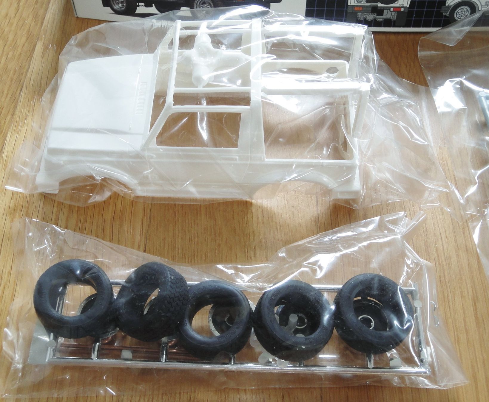 Suzuki Voitures modèles: Fujimi Suzuki Jimny Custom 1:24 – Neuf (Voir description) à Frümsen par Malibu69 2