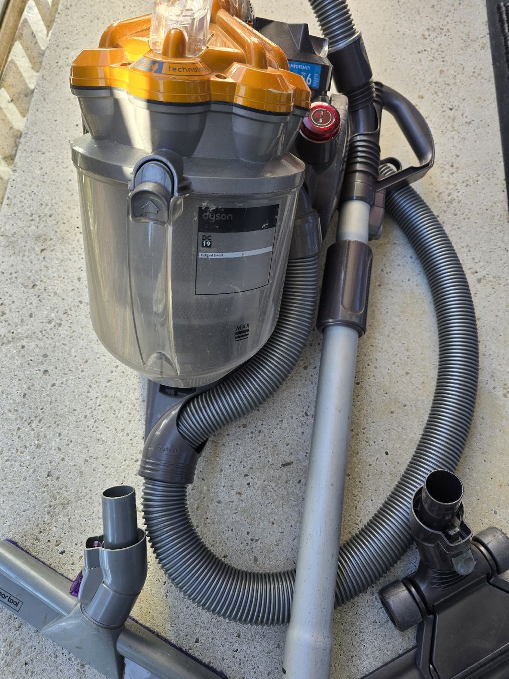 Dyson Aspirapolveri & Accessori: Dyson DC19 fonctionne parfaitement – Usato da La Chaux-de-Fonds venduto da Elissa 1