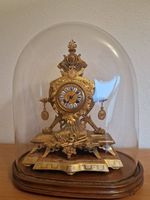 Antike französische Kaminuhr / Pendule unter Glassturz