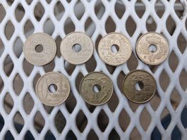 Gedenkmuenzen 7 Stk. LOCHMUENZEN 25 PESETAS div. Jahrgaenge