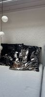 Coussin à paillettes noir et argenté - touche glamour!