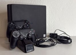 PlayStation 4 Slim 1TB +2 Controllers +Dual Charging Station