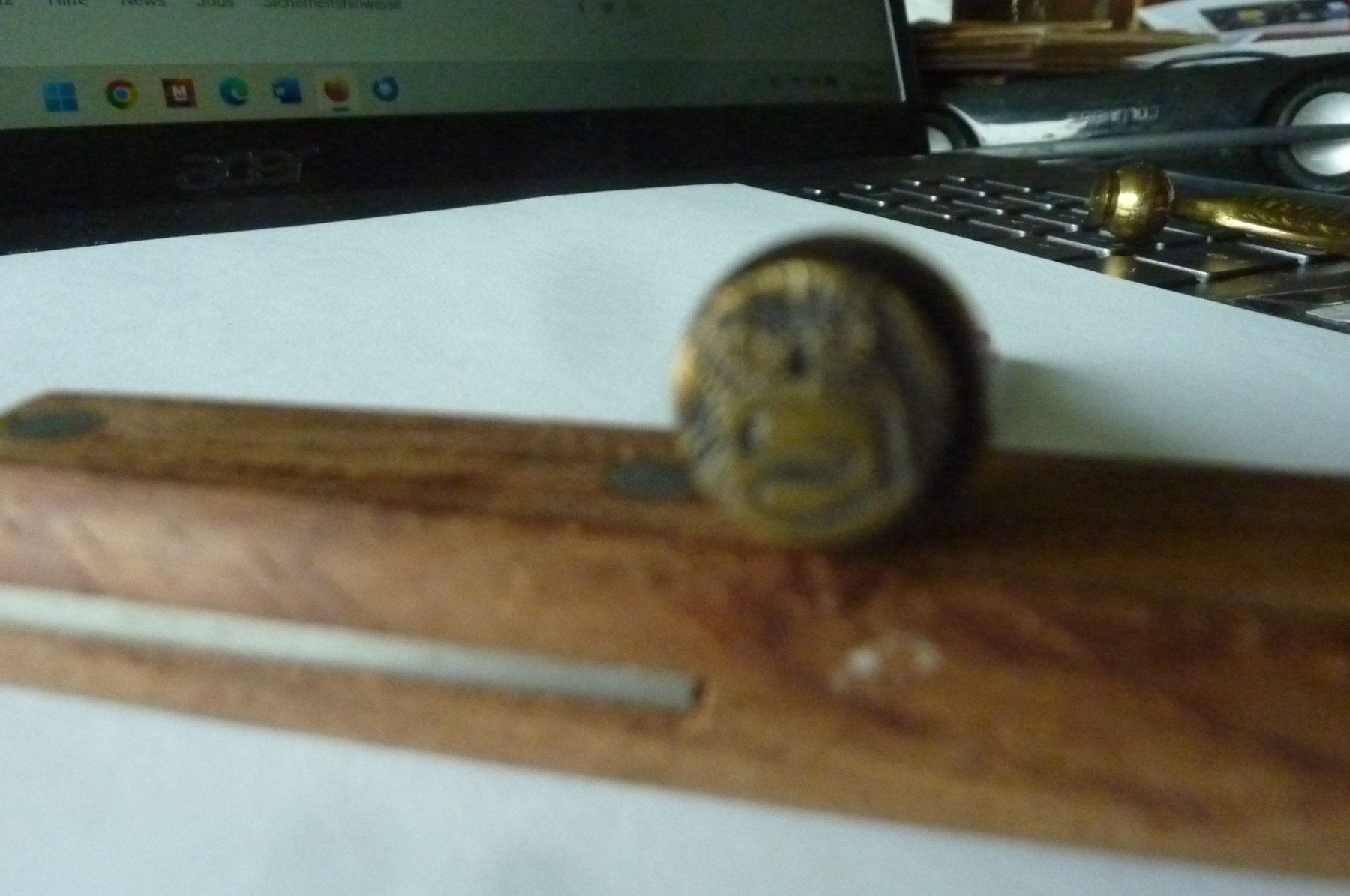 Timbri: MESSINGSTEMPEL IN FORM EINER FEDER MIT EINEM C UND EULE – Usato da Zürich venduto da Rrehsuah 5