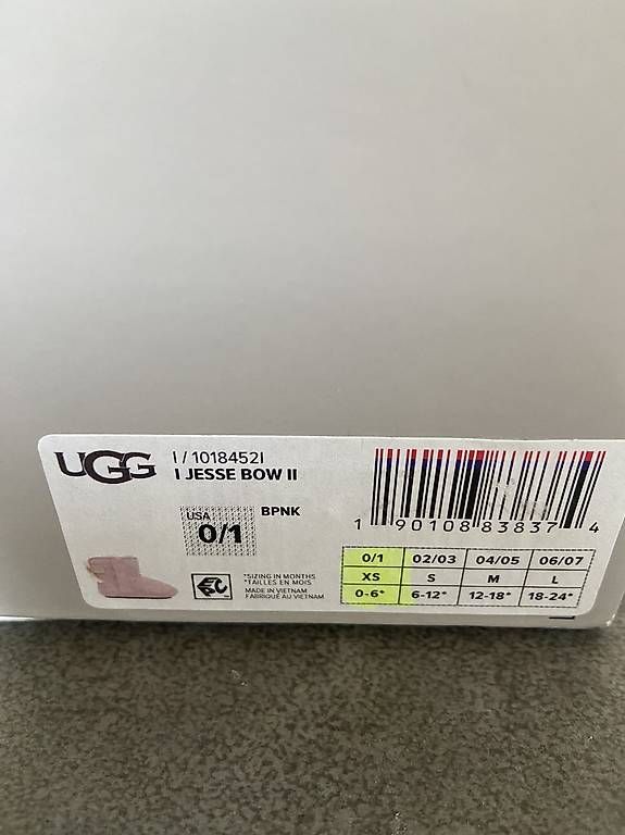 Scarpe per ragazzi: Chaussures UGG neuves  – Usato da St-Sulpice VD venduto da bor_wtr2 1