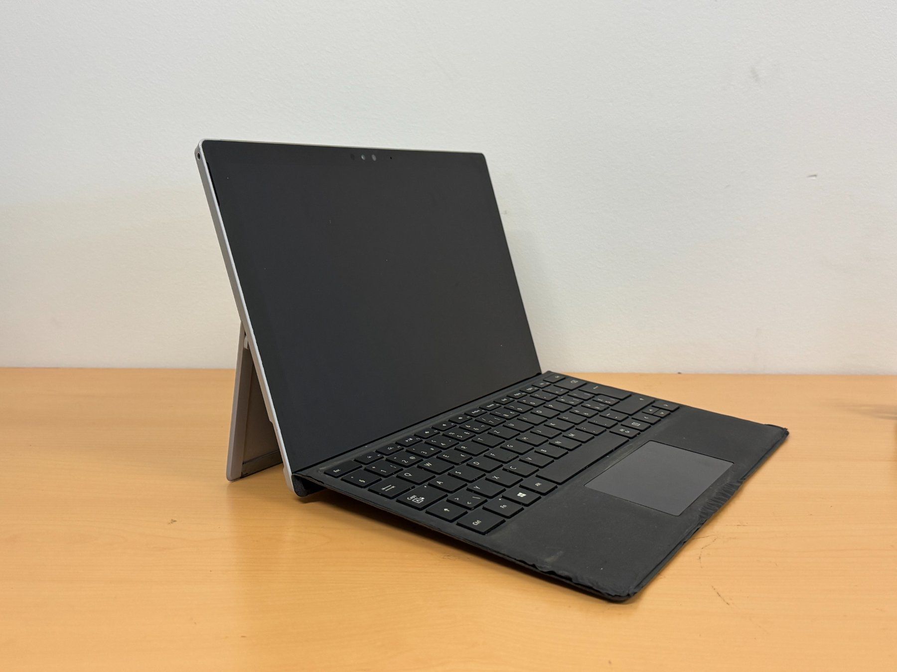 Microsoft Notebook: Microsoft Surface Pro 4 i5-6300 256GB 8GB mit Windows 10 Pro – Usato da Ebmatingen venduto da Revivetrade 2