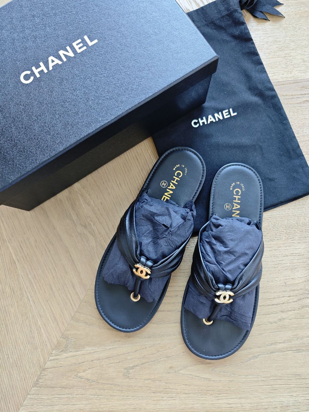 Chanel Chaussures femmes: CHANEL COCO BEACH 2026 Flip Flop aus Leder – D'occasion à Erlenbach ZH par nlh 3