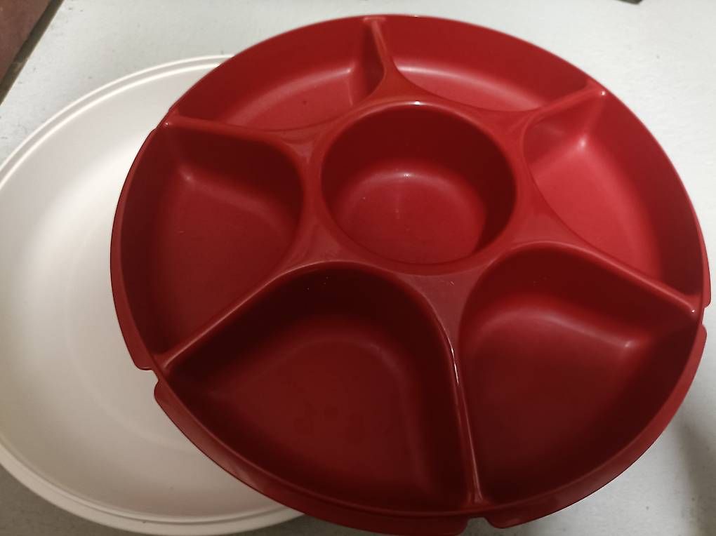 Tupperware Contenitori & Simili: Tupperware Snack Behälter mit Deckel – Usato da Oberdorf BL venduto da alicia26