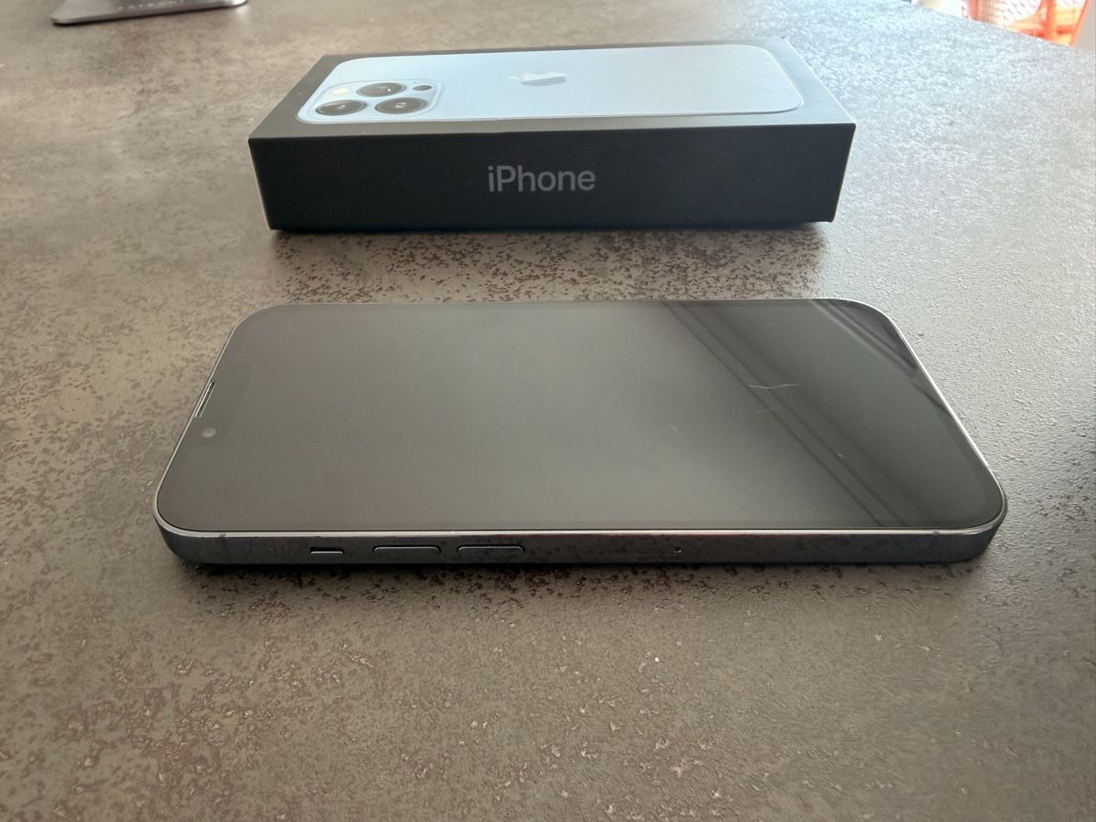 Apple Telefoni cellulari / Smartphones: iPhone 13 Pro 256GB Sierra Blue – Usato da Zell LU venduto da sandi96 1