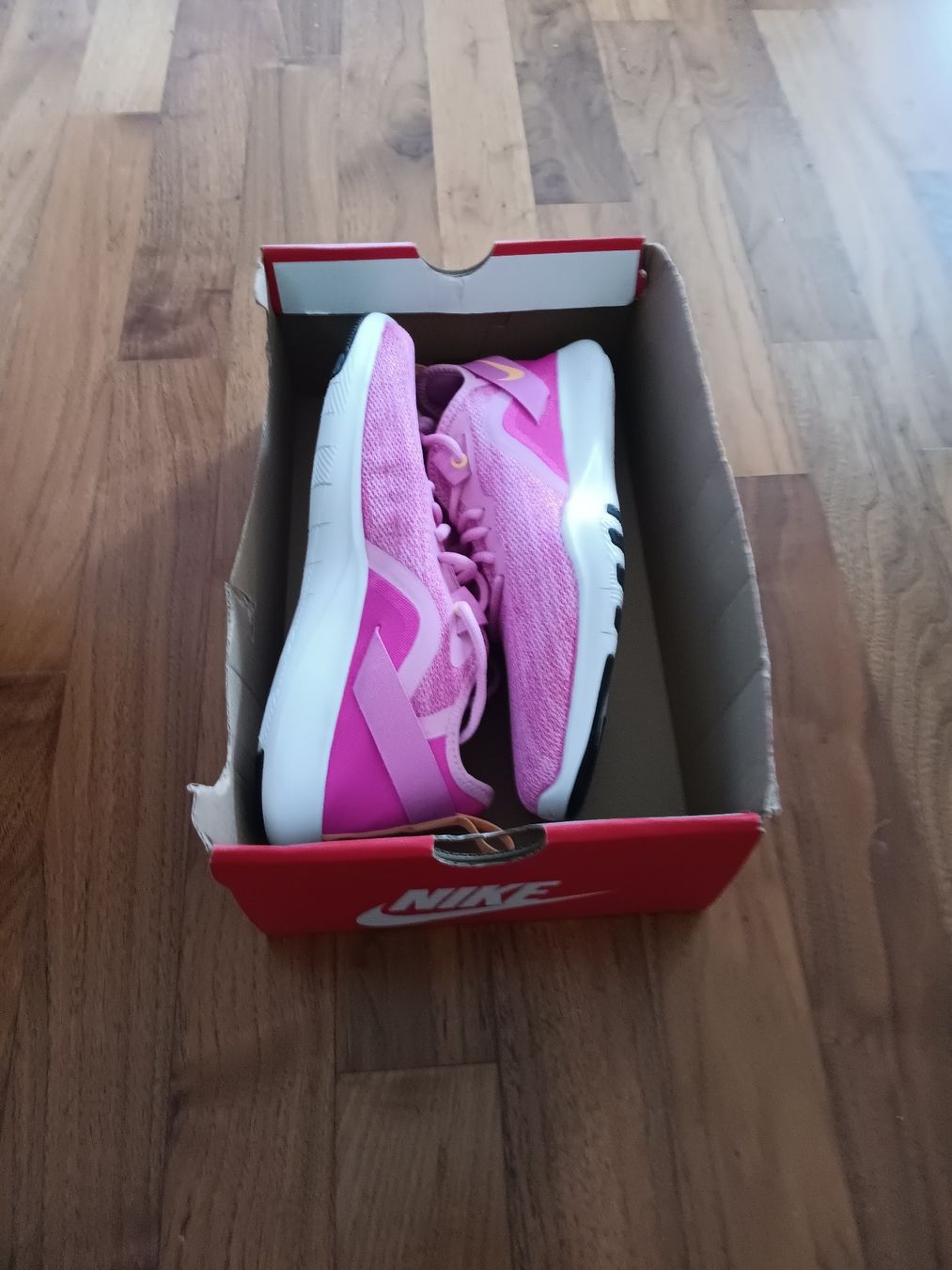 Nike Scarpe da donna: NIKE Original Neu Damen Schuh mit QR Code unbenutzt – Nuovo e nell'imballaggio originale da Chur venduto da alc_9q6q 4