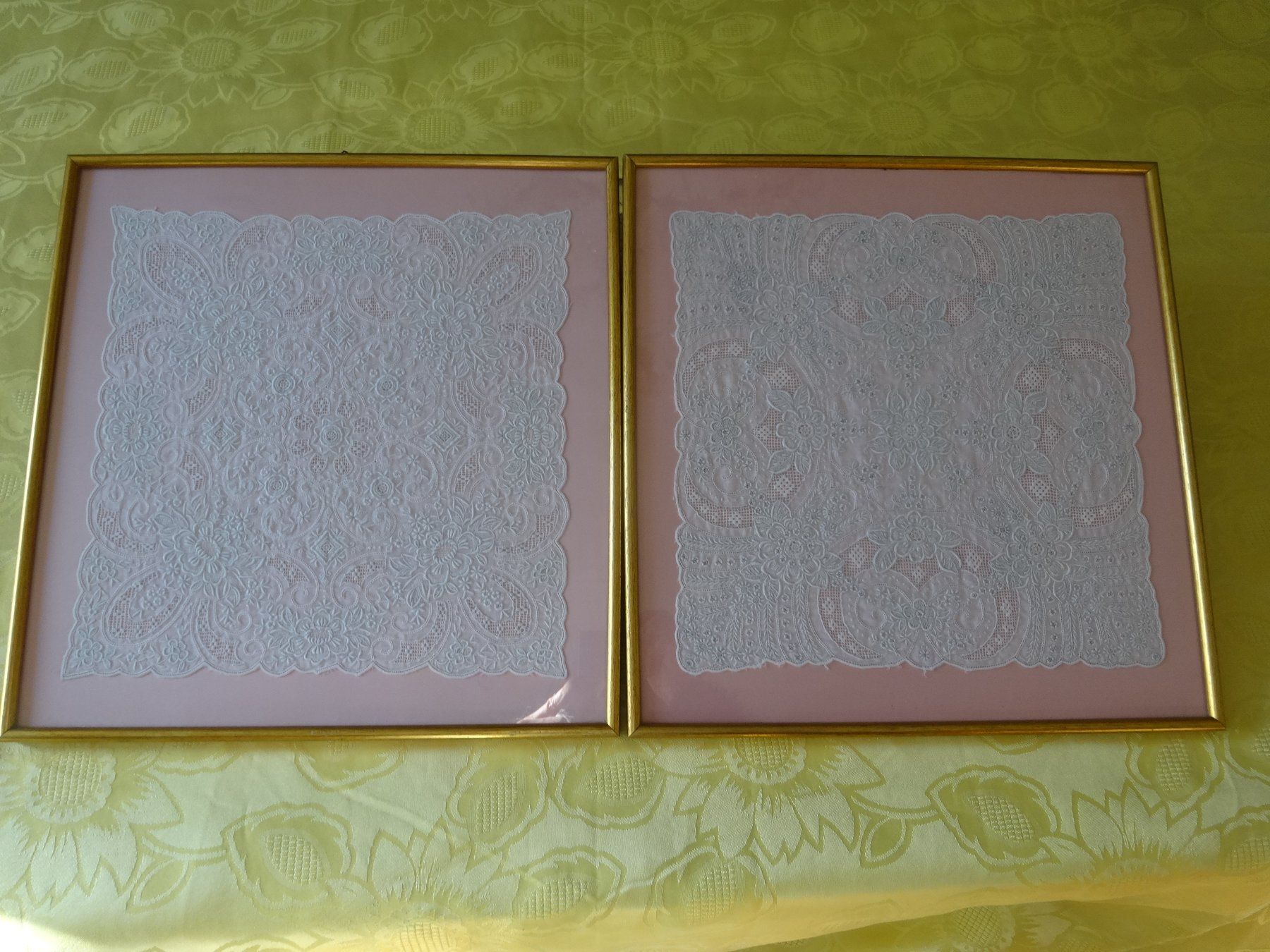 Toutes les décorations: 2 extraordinaires broderies – Neuf avec emballage d'origine à Biel/Bienne par milamila02