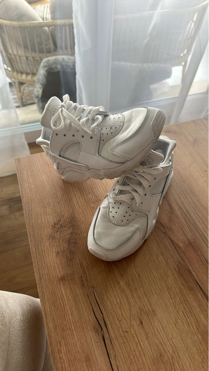 Scarpe da uomo: Nike Huarache 38.5 – Usato da Marthalen venduto da sab_sfv8