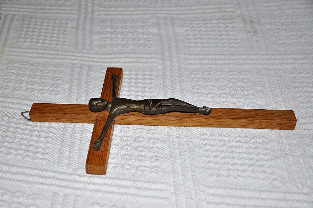 Gugxiom Jesus Kreuz Statue Bronze - Religiöse Tischdekoration Mit Stabilem Sockel