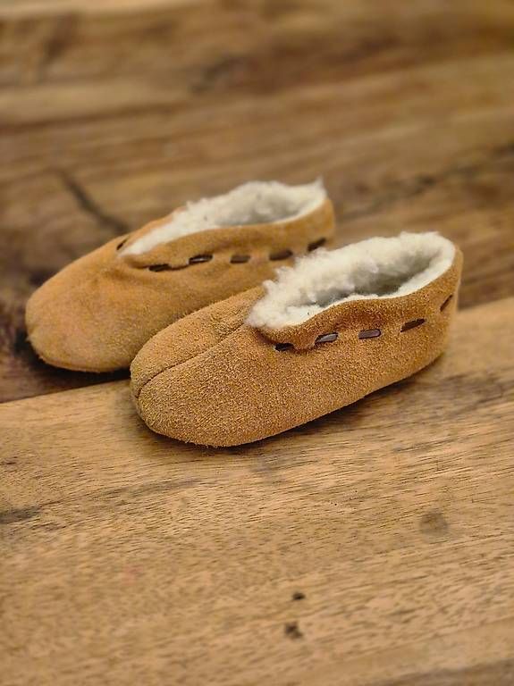 Scarpe per ragazzi: Lammfell Kinderhausschuhe, Leder Mokassins – Usato da Bremgarten AG venduto da Noii 2