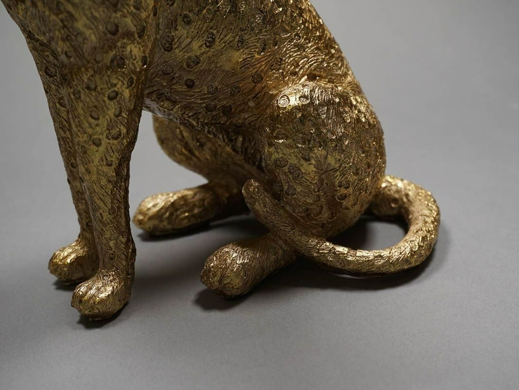 Statuette: Leopard Sitzend Gold – Nuovo e nell'imballaggio originale da Schaffhausen venduto da AtelierPudesco 1