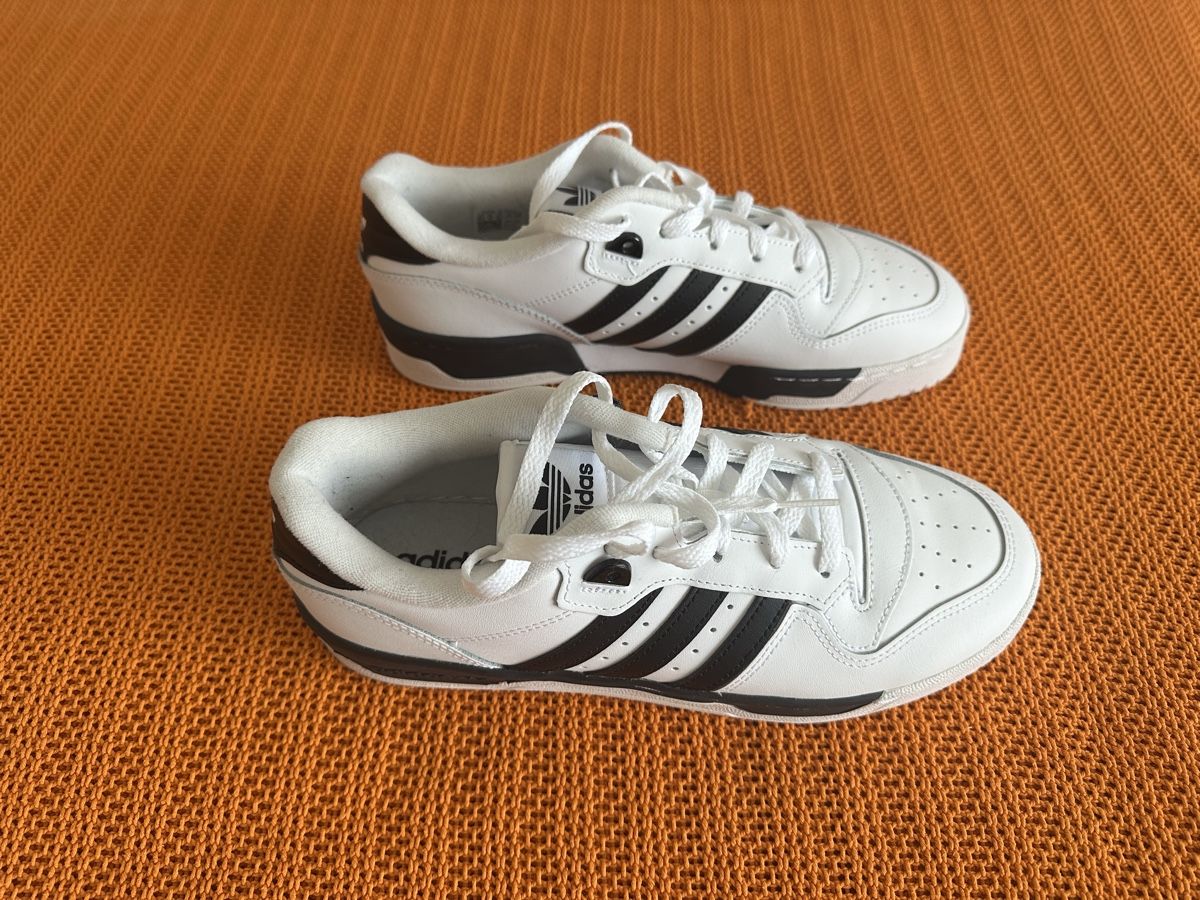 Adidas Chaussures hommes: Adidas Schuhe – Neuf (Voir description) à Gundetswil par petriheilremimartin