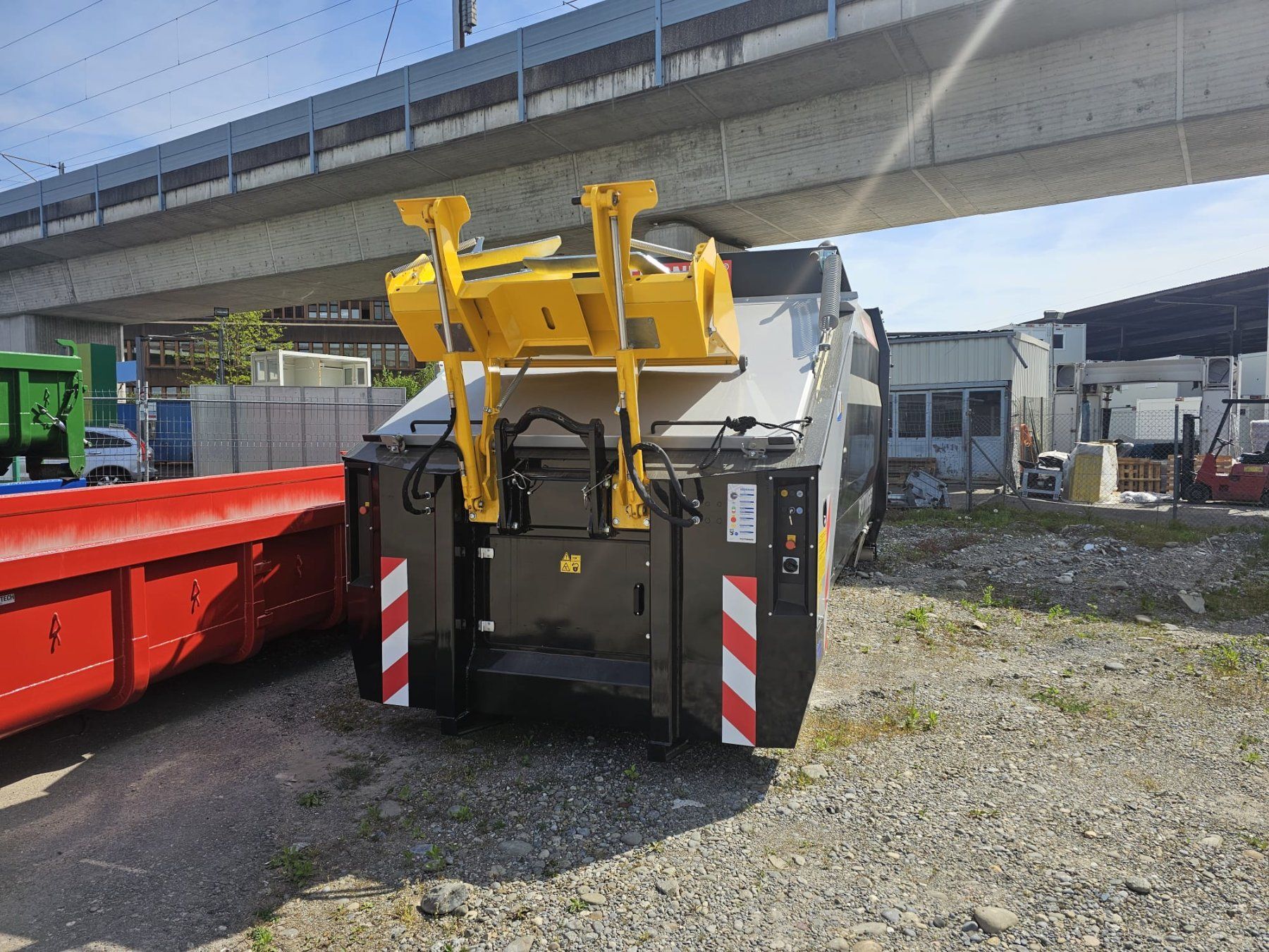 Tutte le macchine: Abrollpresscontainer 20m3 MP 1.4 mit HKV – Usato da Wallisellen venduto da Recytech 1