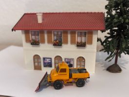 Wiking  Unimog 411 mit Schneepflug rot