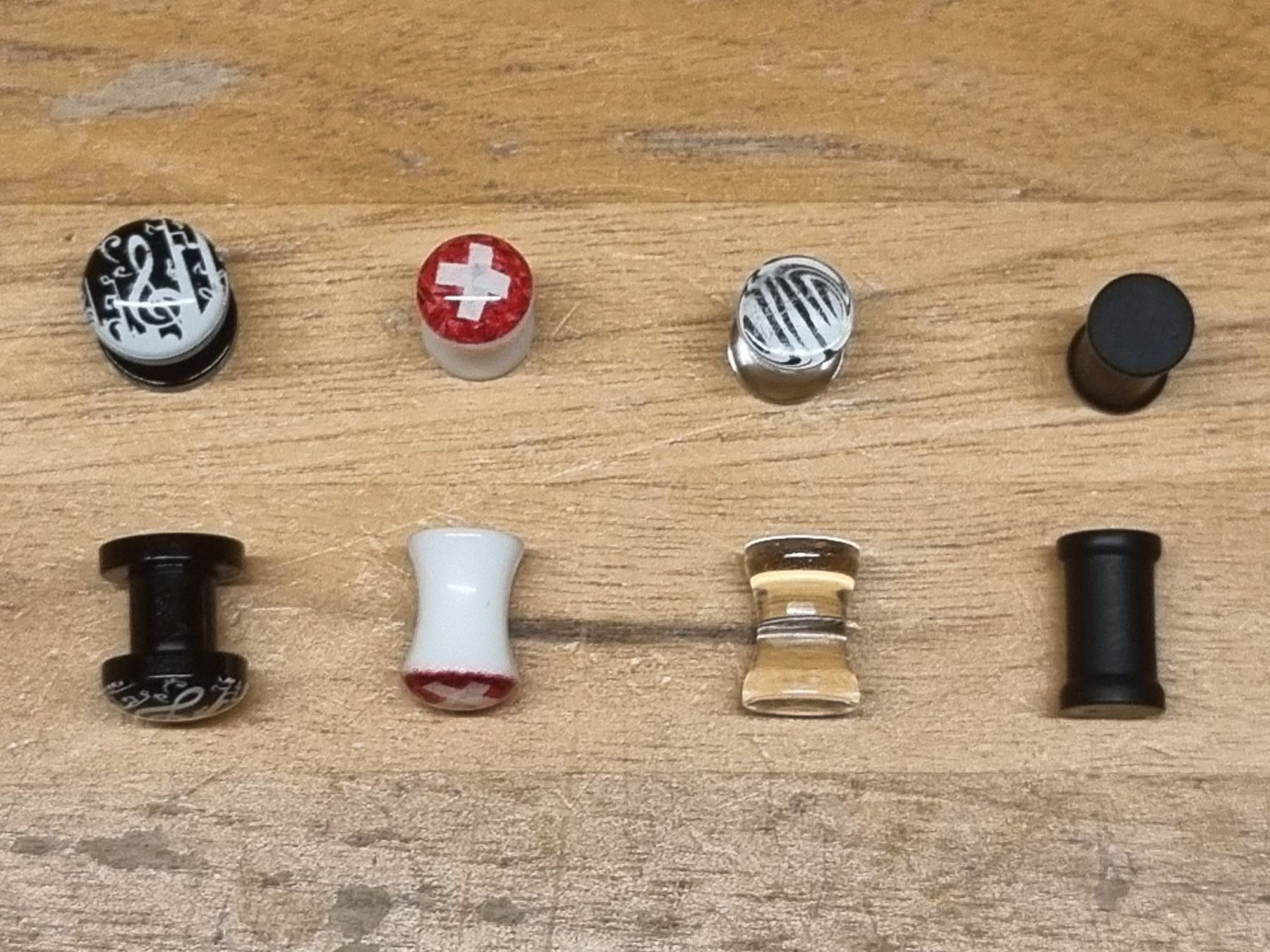 Gioielli per piercing: Set mit 4 Paar Kunststoff-Plugs 6mm - Versand gratis! – Usato da Interlaken venduto da Igu7 1