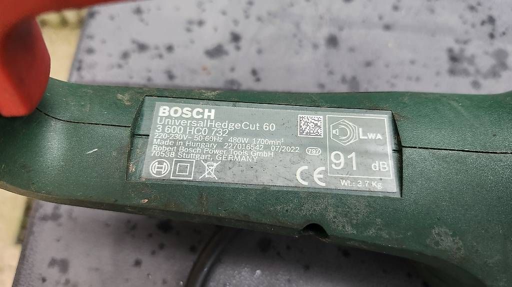 Alle Maschinen: Taille-haies Bosch UniversalHedgeCut 60 cm 60 – Gebraucht aus Lausanne 26 von mia_262l 2