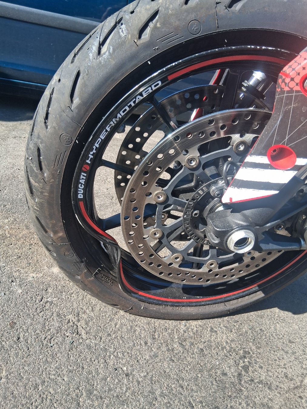 Ducati Route: Ducati hypermétrope accidenté  – Défectueux à Corserey par gaetan210185 3